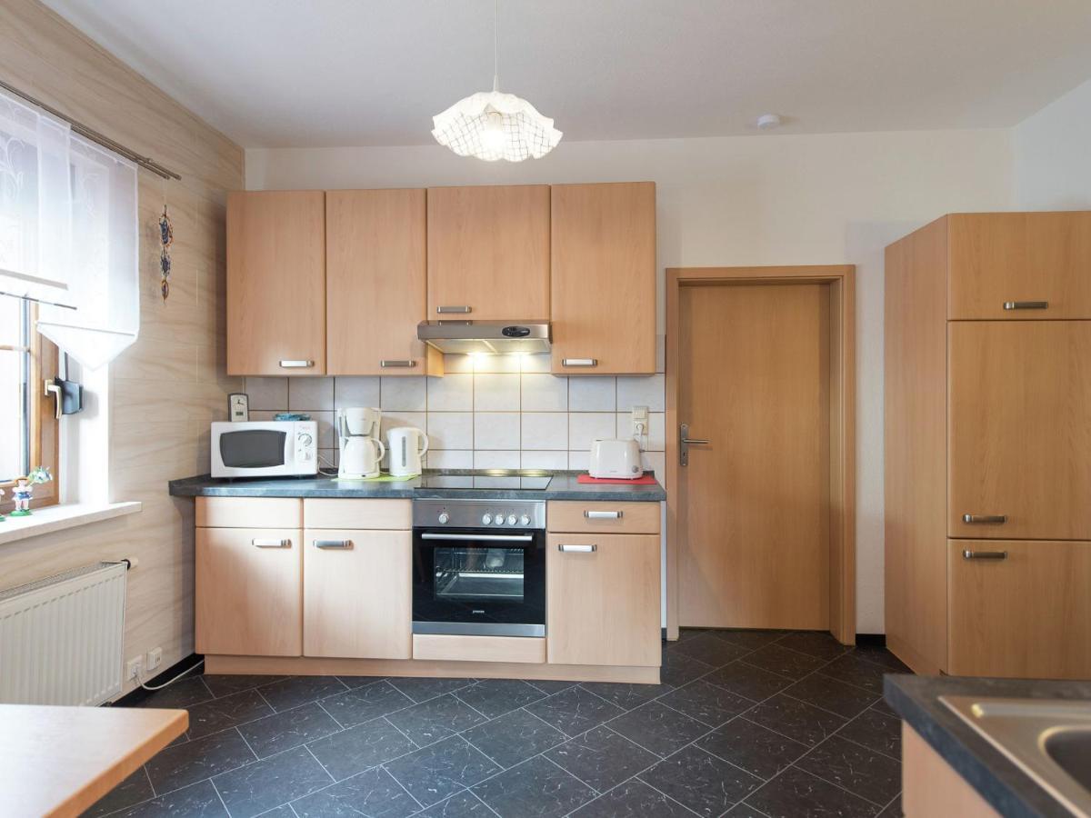 Cozy Apartment In Ore Mountains With Balcony Breitenbrunn  Zimmer foto