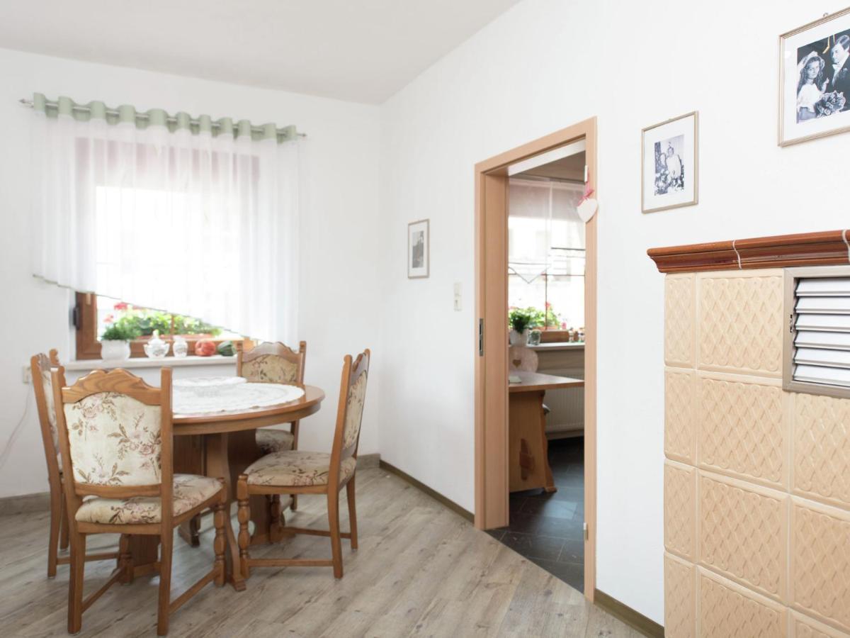 Cozy Apartment In Ore Mountains With Balcony Breitenbrunn  Zimmer foto